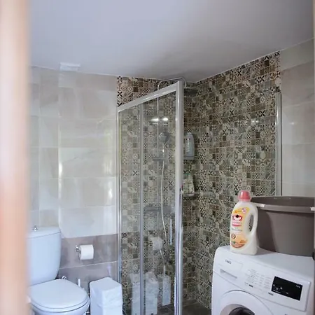 Beautiful House In Alimos Near To The And Metro Apartament *