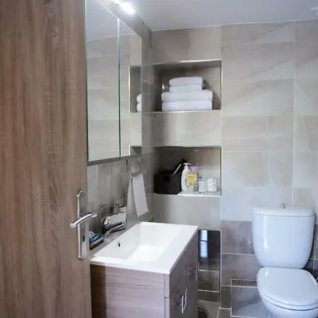 Beautiful House In Alimos Near To The And Metro * Athens