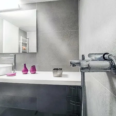 Luxurious 2bedroom Flat Near Center *
