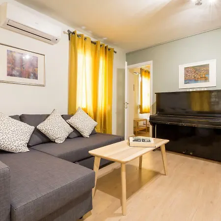 Downtown Urban Flat For 4 People In Plaka Appartement