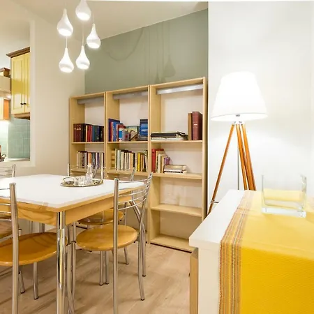 Downtown Urban Flat For 4 People In Plaka Lägenhet