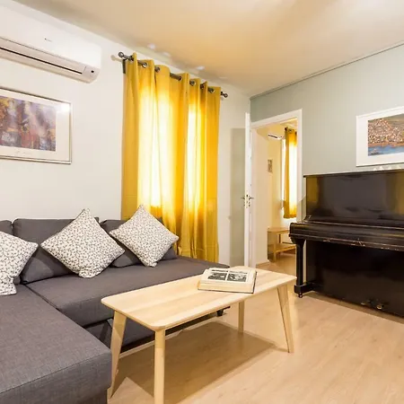 Downtown Urban Flat For 4 People In Plaka Appartement