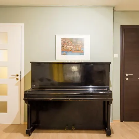 Downtown Urban Flat For 4 People In Plaka Appartement