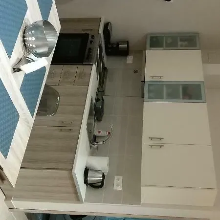 Beautiful House In Alimos Near To The And Metro Apartament