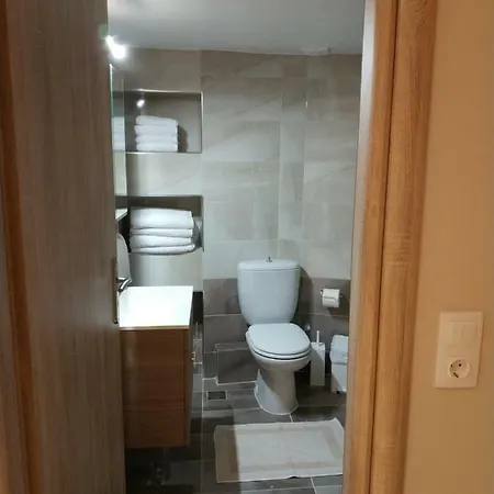 Apartment Beautiful House In Alimos Near To The And Metro *