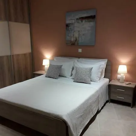Apartment Beautiful House In Alimos Near To The And Metro *