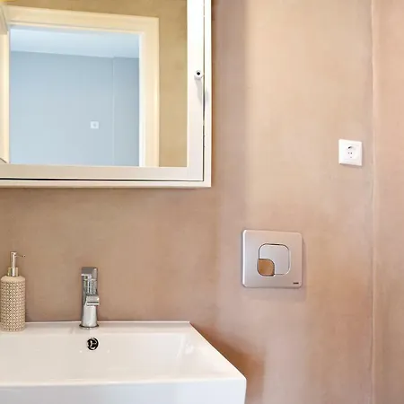 Apartment 3 Bedrooms In City Center Athens