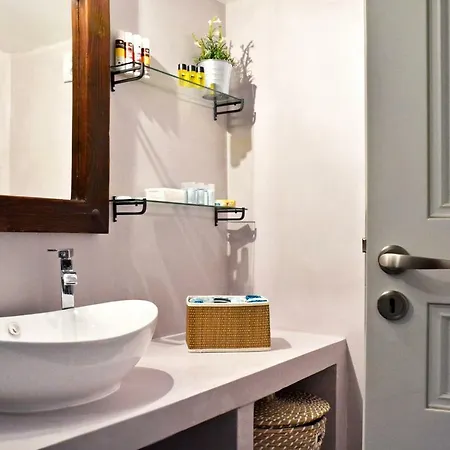 3 Bedrooms In City Center Apartment Athens