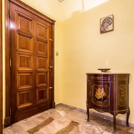 3 Bedroom In Acropolis Area Appartamento Atene