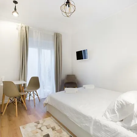 Dinostratus House Apartman *