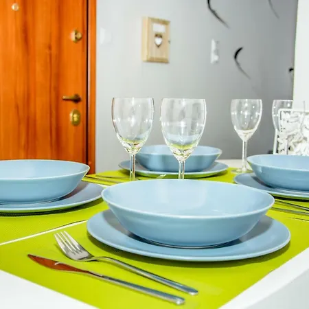 Neighborly Nest - In The Heart Of Apartment
