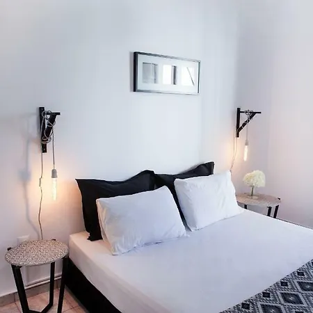 Located Executive In Maroussi.
