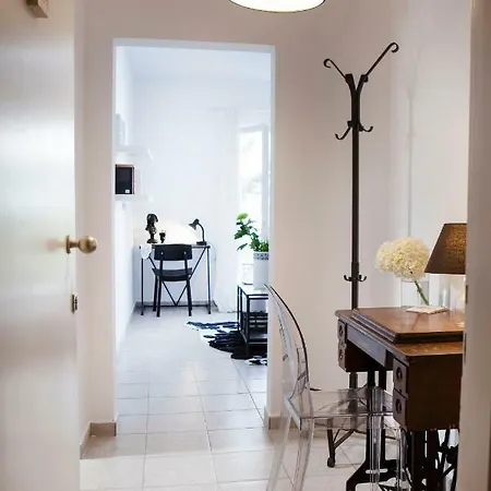 Located Executive In Maroussi. *
