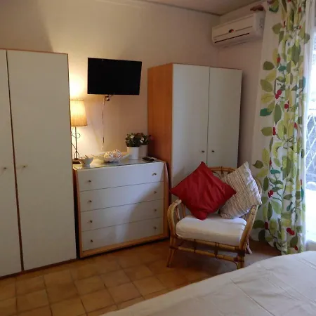 Apartment Comfortable Garden Near Vouliagmeni *