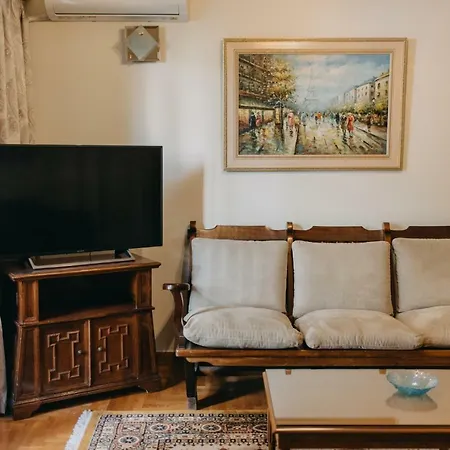 House, Attiki Metro, *