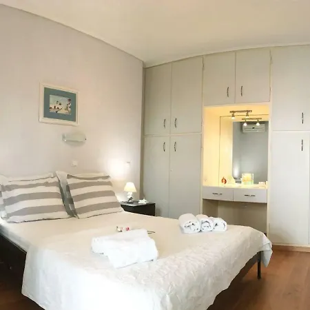 Cute Vouliagmeni In A Unique Location * Athènes