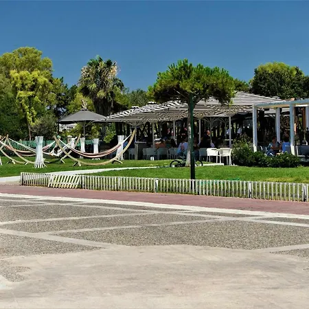 Zefyros Super Cool Next To Alimos Riviera *