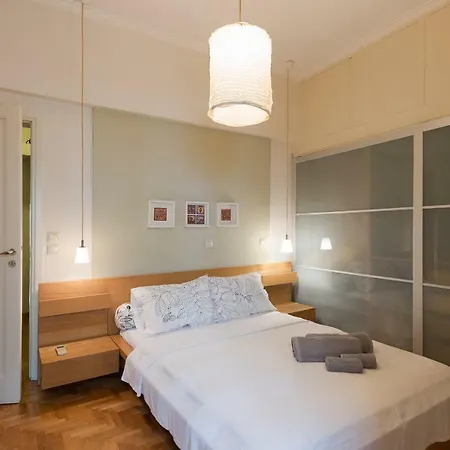 Stylish Flat With Veranda In The Heart Of Athens