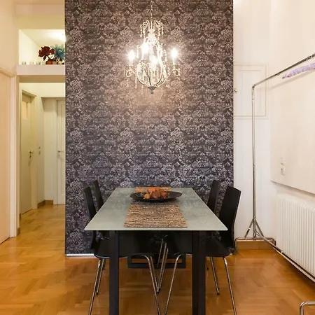 Stylish Flat With Veranda In The Heart Of *