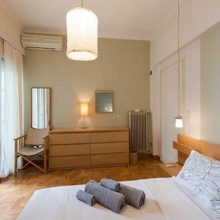 Apartment Stylish Flat With Veranda In The Heart Of Athens