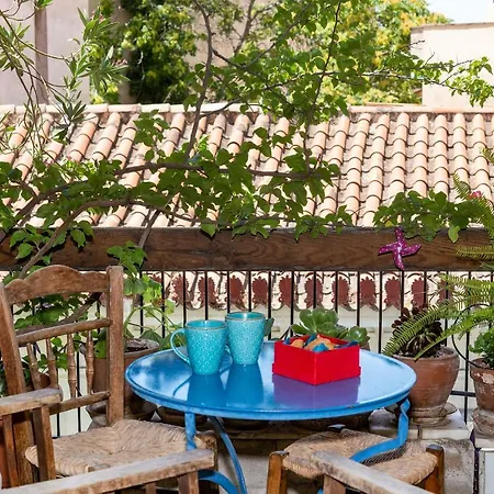 Apartment Stylish Flat With Veranda In The Heart Of Athens