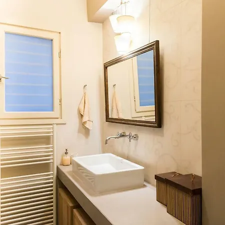 Stylish Flat With Veranda In The Heart Of *