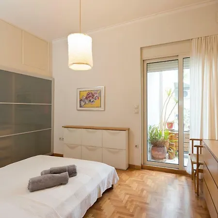 Stylish Flat With Veranda In The Heart Of *