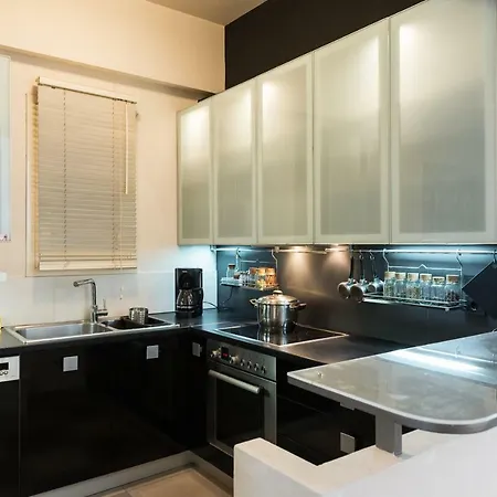 Stylish Flat With Veranda In The Heart Of *