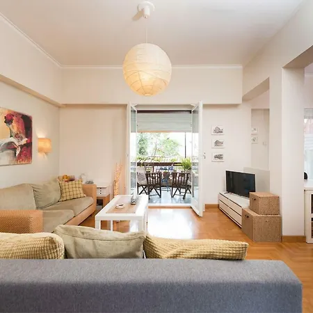 Stylish Flat With Veranda In The Heart Of Athens