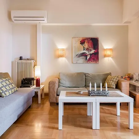Stylish Flat With Veranda In The Heart Of Athens