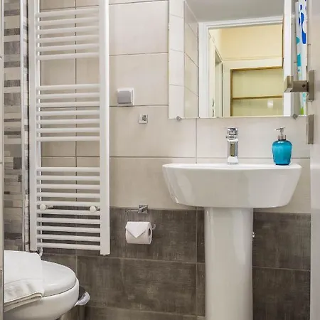 Apartment 3 Bedrooms Under Acropolis