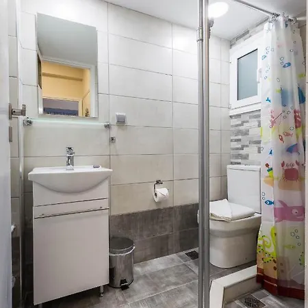 3 Bedrooms Under Acropolis *
