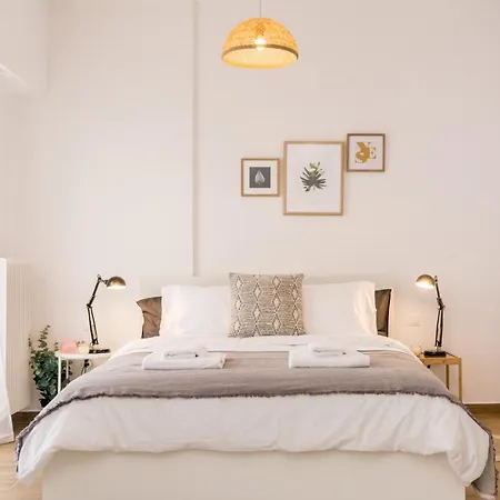 Wide Comfy Centrally Located In Thissio * Athens
