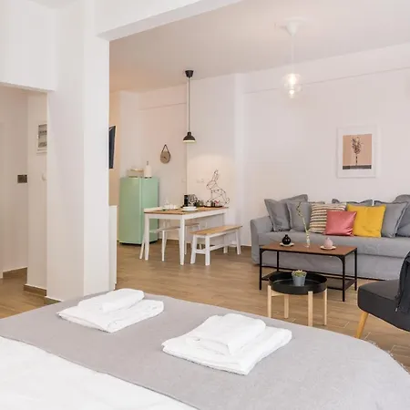 Wide Comfy Centrally Located In Thissio Apartment *