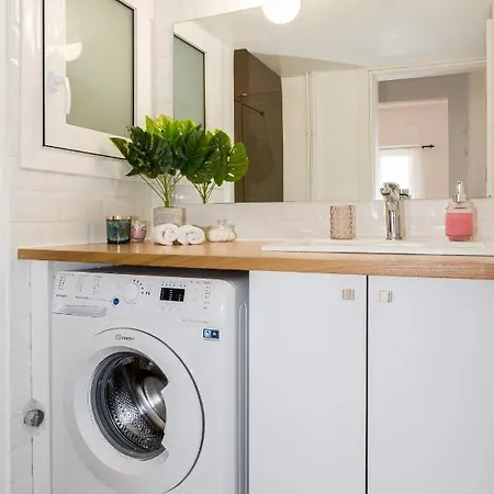 Wide Comfy Centrally Located In Thissio * Athens