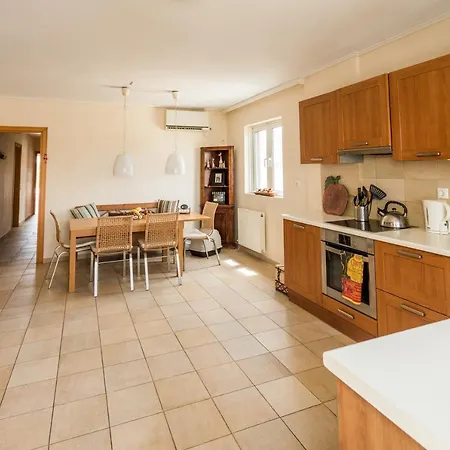 Apartment Family Getaway, Spacious And Luxurious, Sea View, Terrace, Next To Voula Beach, 20min From Center Athens