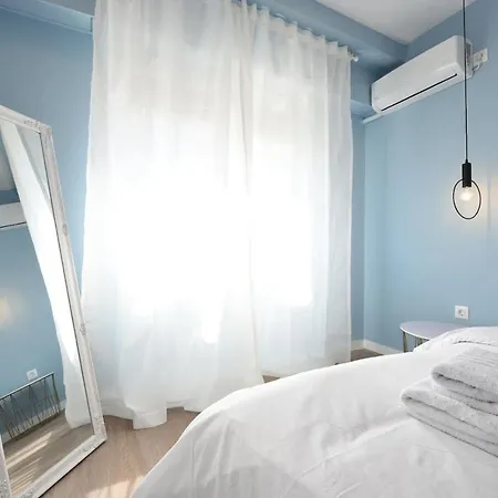 3 Mins Walking From Acropolis *