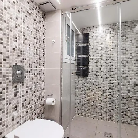 Near Acropolis Brand New 1 Min From Metro * Ateny