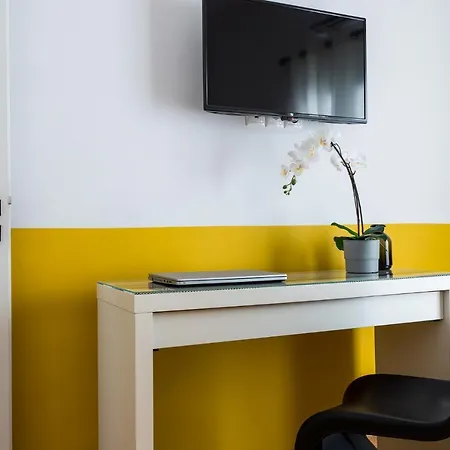 Urban Apartment *