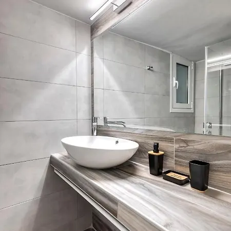 Apartment Brand New In The Heart Of The Athens