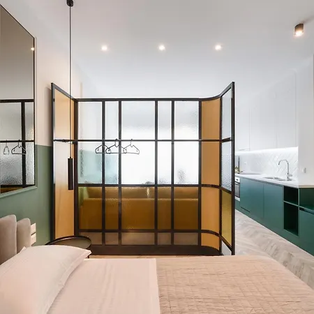 Athenian Sensations And In The Heart Of Apartment