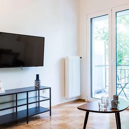 Luxurious Family In The Heart Of Apartment *
