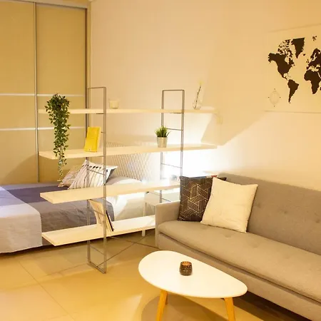 Cozy In Glyfada Apartment *