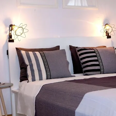 Modern 100 M.from Archaeological Museum! Apartamento Atenas