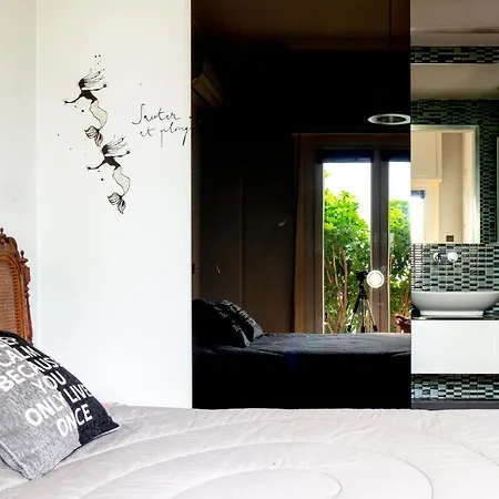 The Burton Luxury 1br In Plaka, Atene