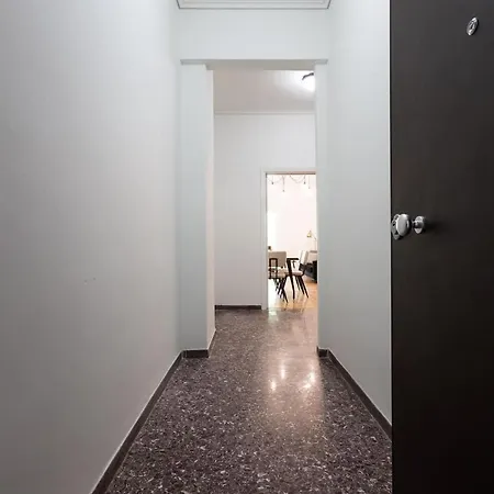 Luxurious Family In The Heart Of * Athens