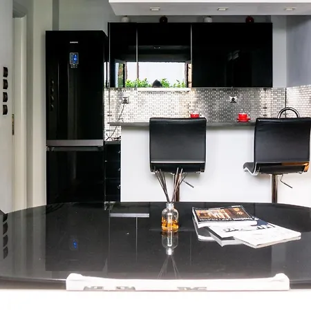 The Burton Luxury 1br In Plaka, Athens