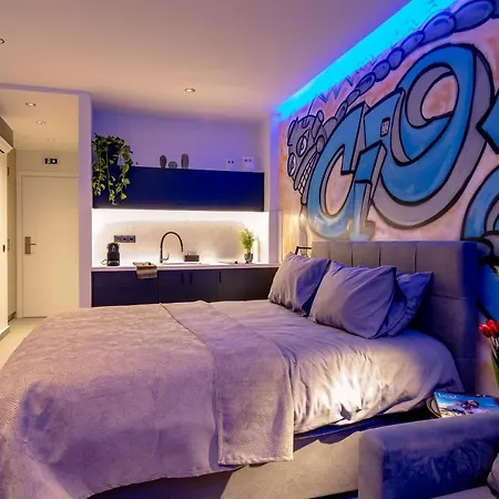 Apartment Triple A - Graffiti Homage In Psirri Square - Free Parking!