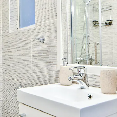 Apartamento In Historical Plaka Located, Fully Renovated Atenas
