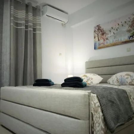 Apartment Center, Metro Metaxourgeio